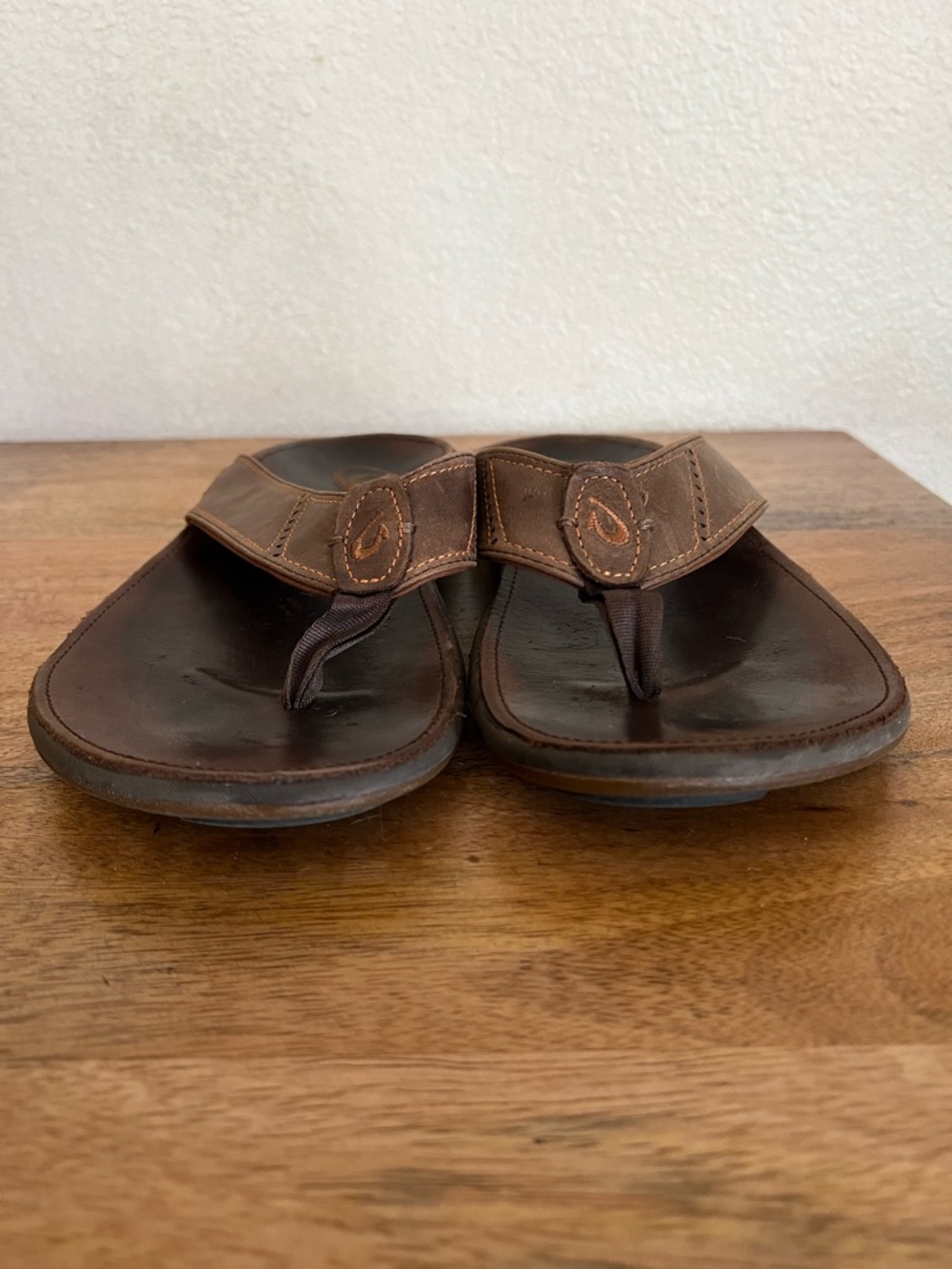 OluKai Nui Men's Sandals Brown Leather Flip-Flops Thongs Size 10 - Picture 2 of 11